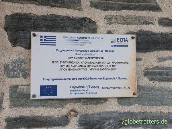 Trotz des Immobilienskandals zahlen Griechenland und die EU für das Kloster Vatopedi