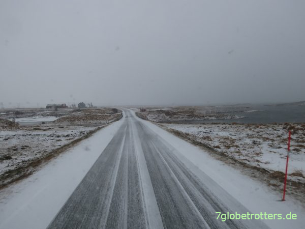 Straßenverhältnisse auf den Lofoten im Winter