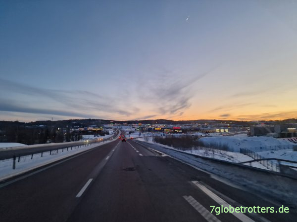 Straßenzustand E12 Norwegen - Schweden als winterliche Eisstraße