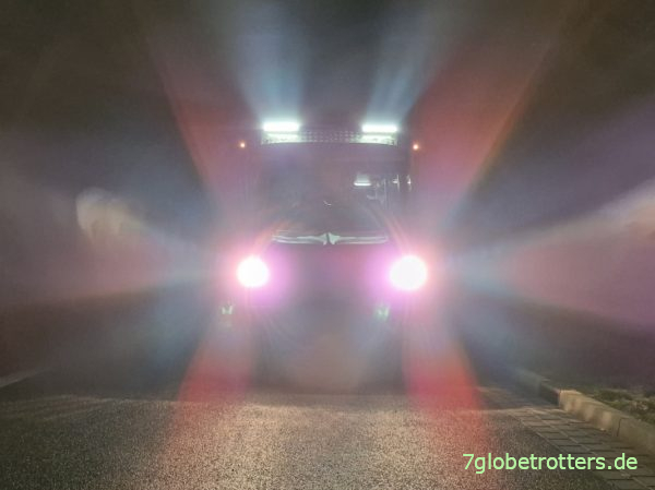 Frontbeleuchtung mit Umrissleuchten am Mercedes T2N