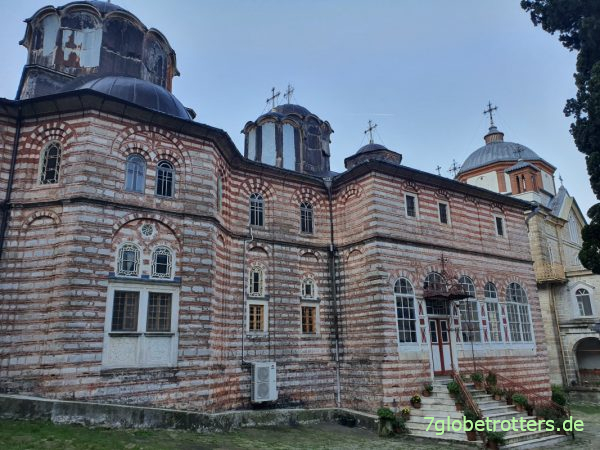 Kirche im Innenhof des bulgarischen Klosters Zografou