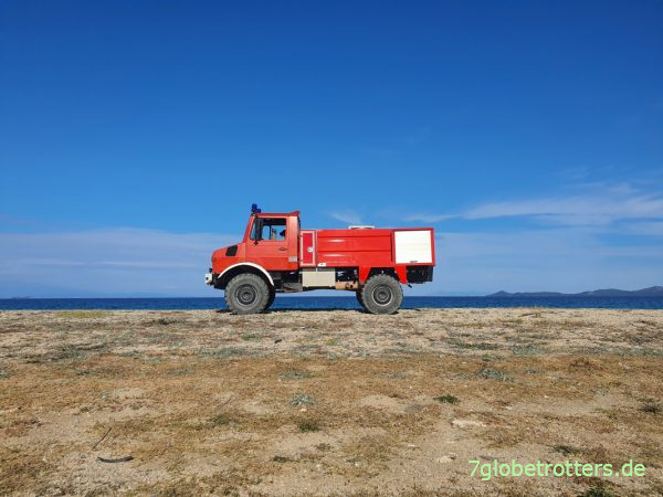 Unimog U 1300 L am Strand