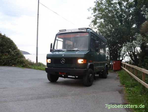 Abgeklebte H4-Scheinwerfer für den Linksverkehr in irland