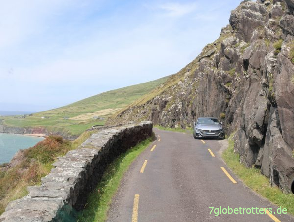 Enge Straßen auf Irlands Küstenstrecken (Dingle Halbinsel)