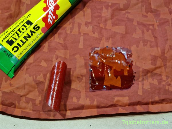 Loch in der Luft-Isomatte kleben mit Syntic Total