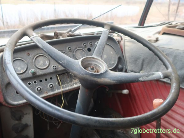 Cockpit des Škoda 706 RT