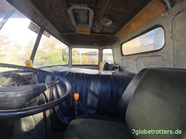 Fahrerplatz im Škoda 706 MTS 24 Fahrerplatz im Škoda 706 MTS 24