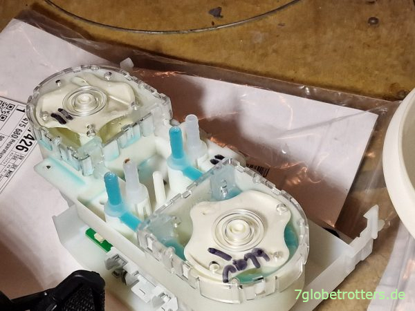 Klarsichtdeckel der Schlauchpumpen Miele TwinDos abziehen