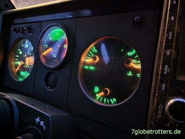 Armaturenbrett Mercedes 711 mit Instrumentenbeleuchtung