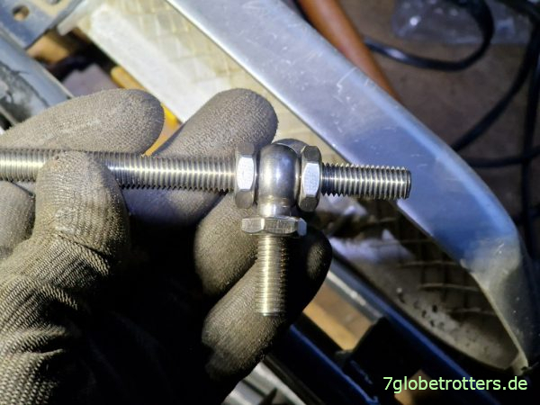 Befestigung der Vogelsitze am Sitzgestell