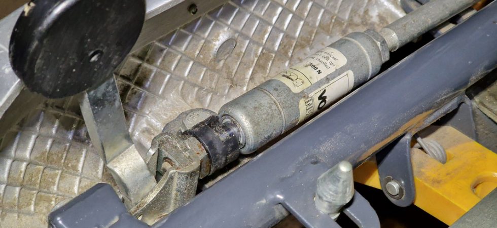 Defekte Gasfeder für die Arretierung der Rückenlehne an Vogelsitzen