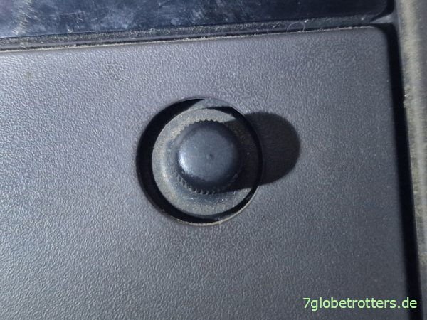 Drehregler für die Helligkeit der Instrumentenbeleuchtung im Mercedes 711