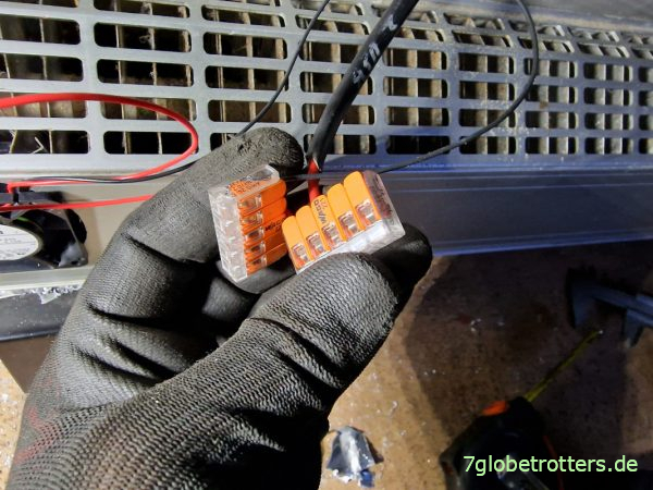 Elektroanschluss des PC-Lüfters im Wasserheizkörper