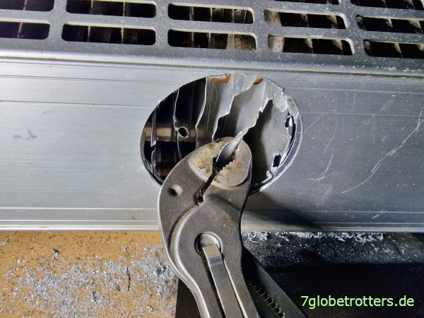 Entfernen der Heizlamellen aus den Busheizkörpern