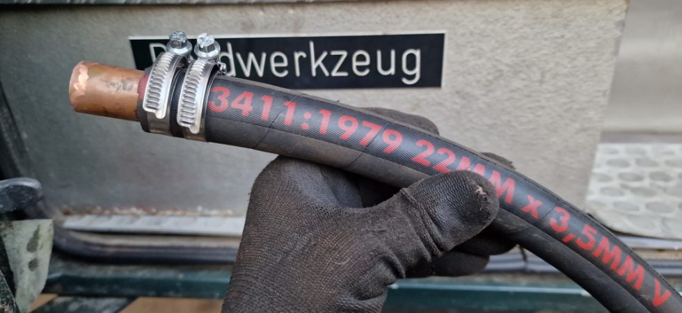 Ersatzkühlerschlauch für die Warmwasserheizung im Wohnmobil