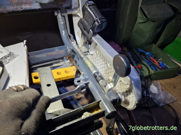 Originale Gasfeder zur Rückenlehnenverstellung der Vogelsitze