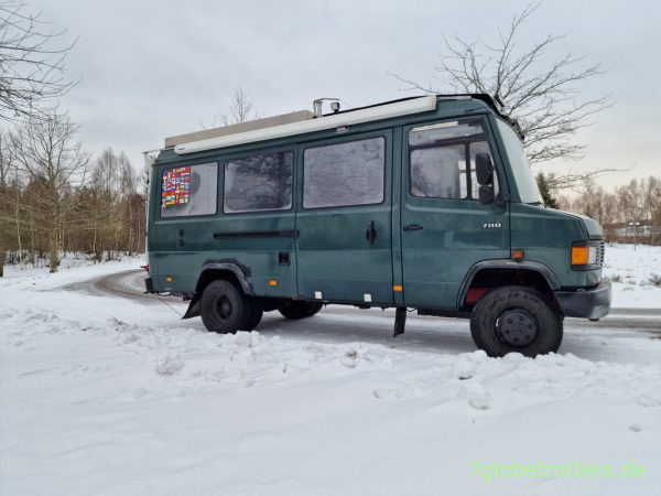 Wohnmobil Mercedes 711 im Winterurlaub in Schweden