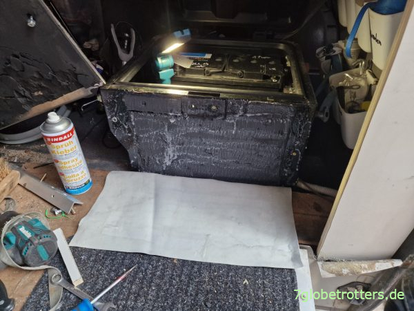 Dämmen Sitzkasten im MB 711