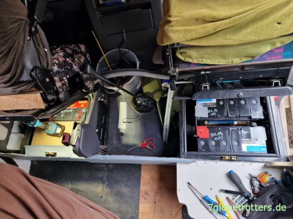 Gedämmte, halbhohe Trennung vom Fahrerhaus zum Aufbau