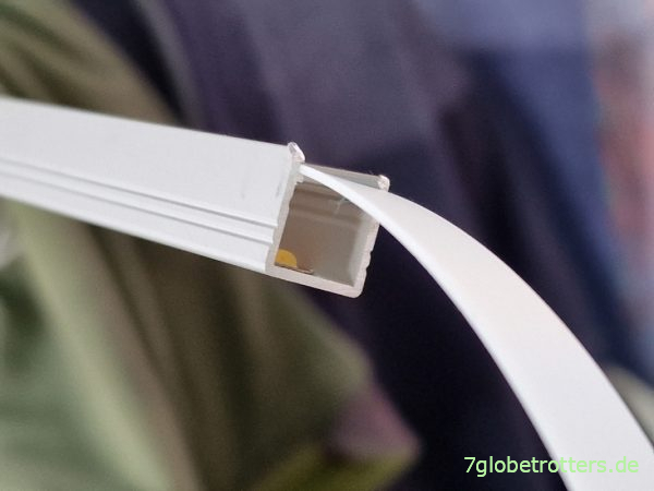 Aluprofil mit Abdeckstreifen und 24V-LED-COB-Leuchtband