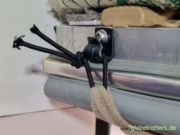 Aufhängung des Vorhangs unterm Hubbett