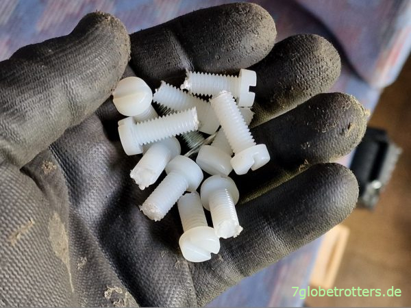 Gekürzte Plastikschrauben fürs Wohnmobil