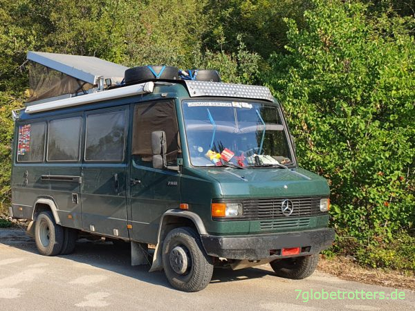 Hubbett im Fahrerhaus Mercedes 711 ohne Sichtschutz