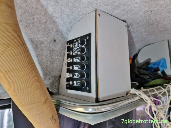 Installationskasten der Wohnmobil-Elektrik rechts