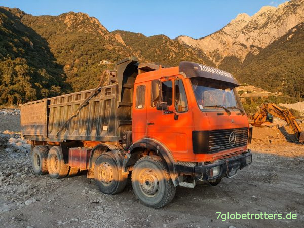 Mercedes 3535 am Athos - Ablastung auf 7,5 Tonnen ist möglich, aber grenzwertig