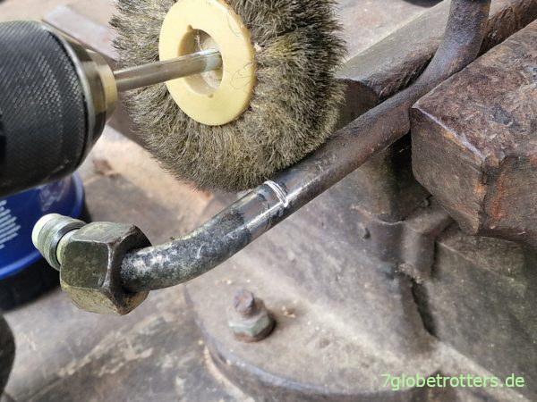 Reinigen des Untergrundes zum Hartlöten