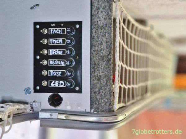 Schaltpaneele der Wohnmobil-Elektrik linke Seite