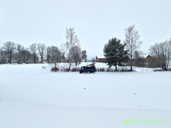 Test der Trennwand an den Vordersitzen im Mercedes 711