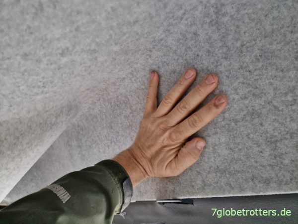Verkleidung der Decke im Wohnmobil mit Selbstklebefilz