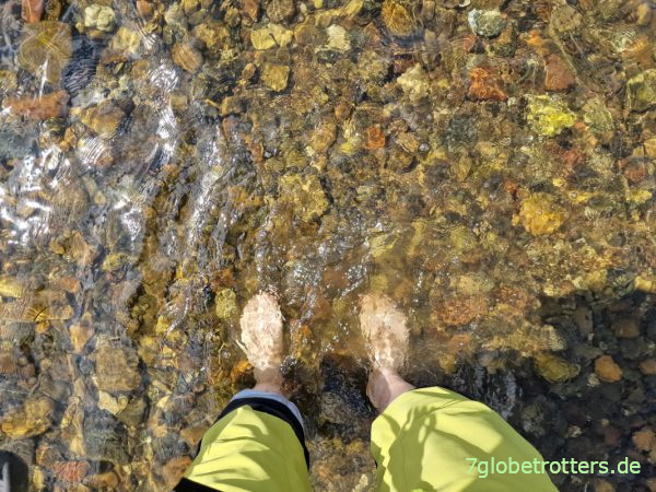 Flaches Wasser der Freiberger Mulde in Döbeln