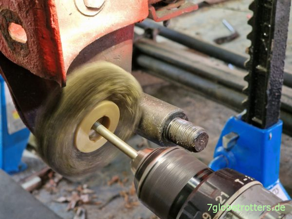 Putzen der Federbolzen