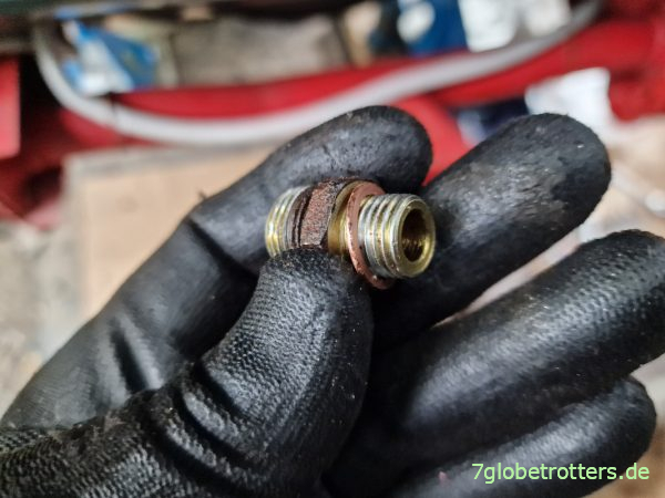 Schneidringverschraubung am Lenkgetriebe