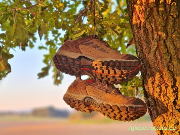Trocknen der Wanderschuhe hilft gegen Blasen auf dem Jakobsweg