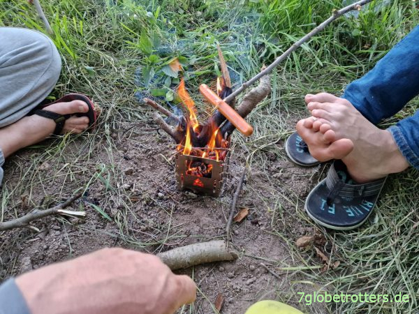Würstchen grillen auf der Bushbox