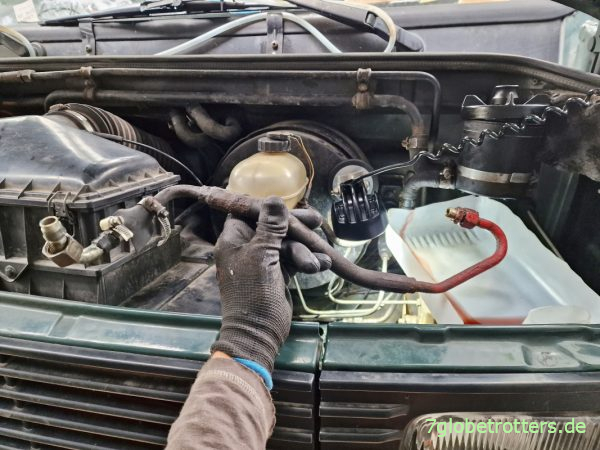 Ausbau der Druckleitung Servolenkung Mercedes T2N