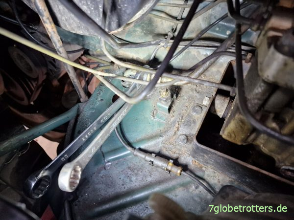 Ausbau der Schneidringverschraubung Servolenkung Mercedes T2N