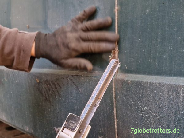 Karosseriefalz mit der Bandfeile bearbeiten