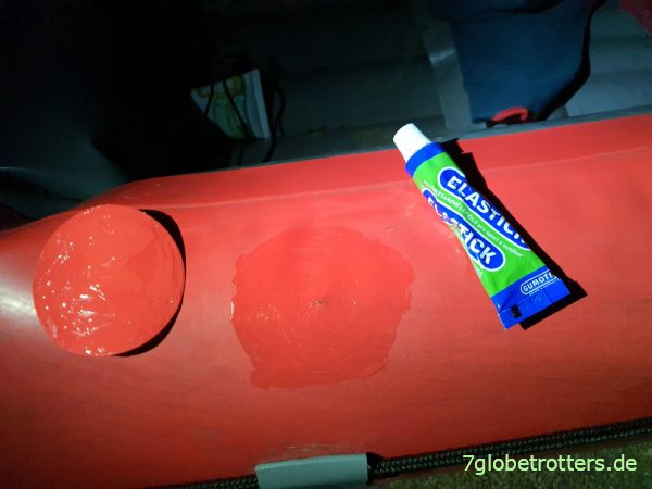 Loch im Gumotex aus Nitrilon kleben