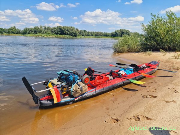 Beladenes Grabner Riverstar XXL an der Mittelelbe