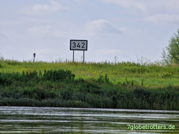 Kilometertafel 342 an der Elbe