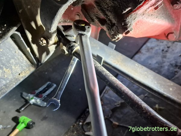 Klemmschraube der Lenkstange festziehen