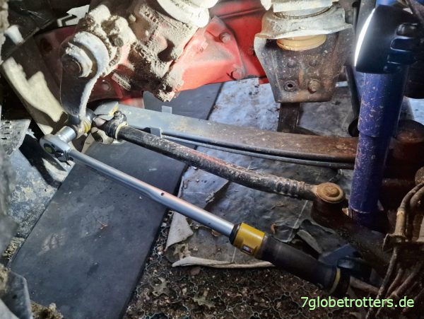 Lenkstange montieren und sichern nach Korrektur der Lenkrad-Schiefstellung