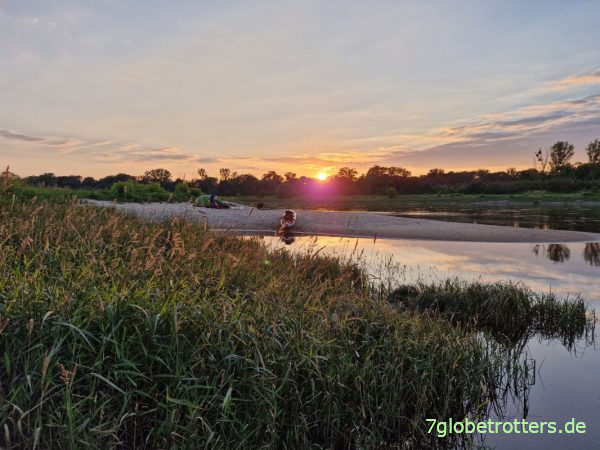 Sonnenuntergang beim Paddeln Elbe
