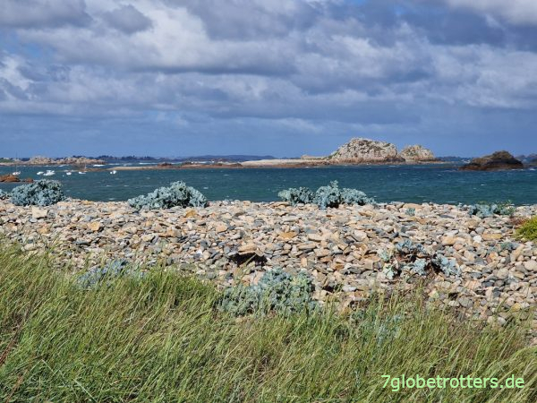 Granitküste bei Plougrescant, Bretagne