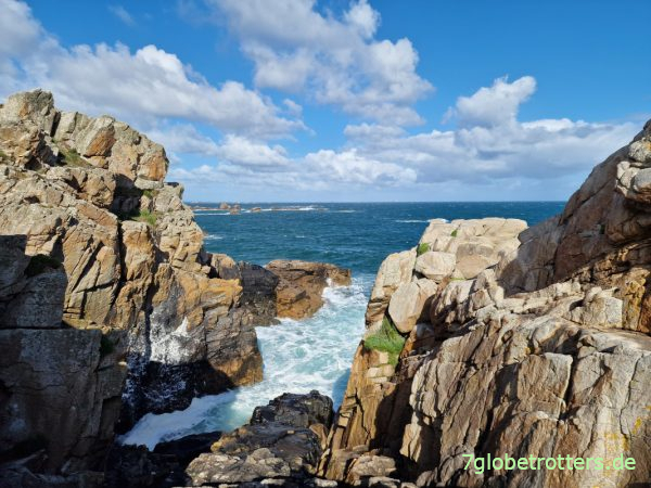 Granitküste der Bretagne bei Plougrescant