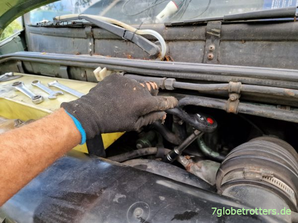 Keilriemen für Servolenkung spannen